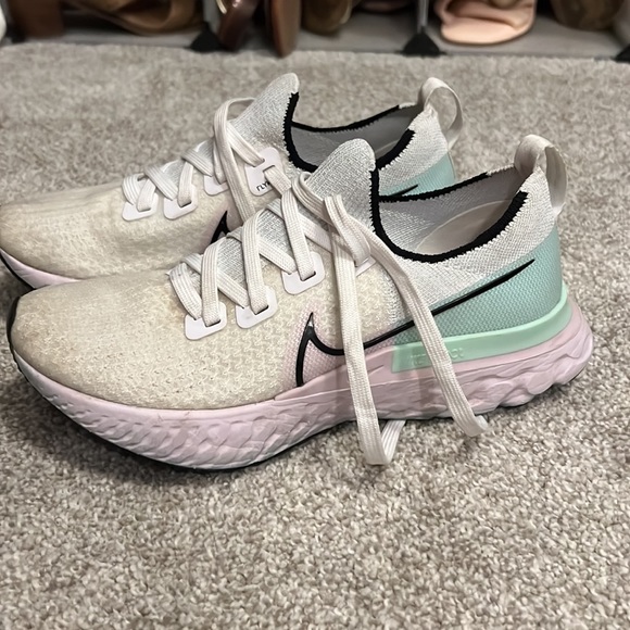 Nike infinity react running shoes - Picture 3 of 3